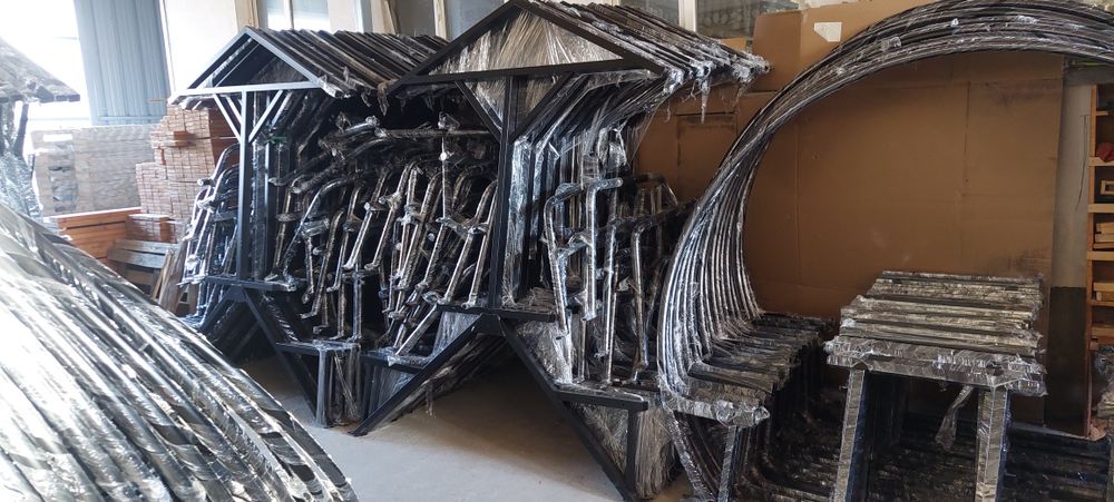 Беседка от метал и дърво