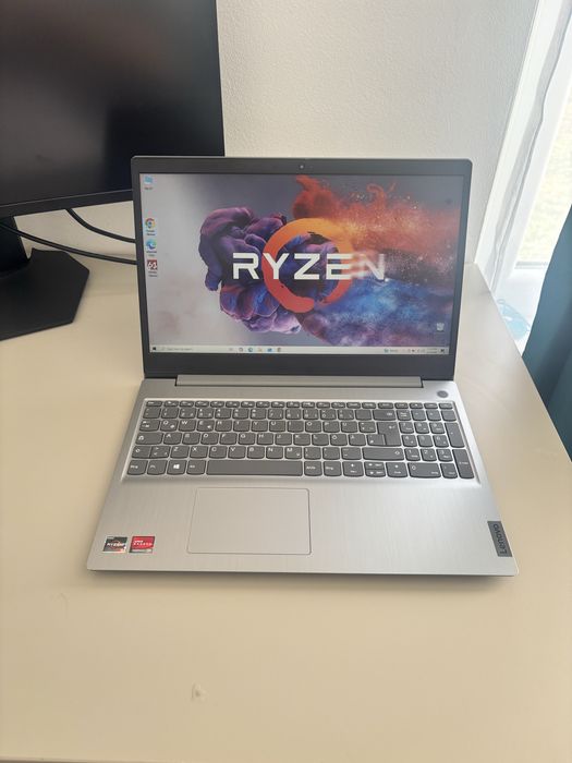 Lenovo Idepad 3• Ryzen 5-3500u• SSD 512gb• 12gb ram• bateria 5 ore