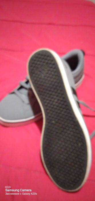 Продавам маратонки Adidas