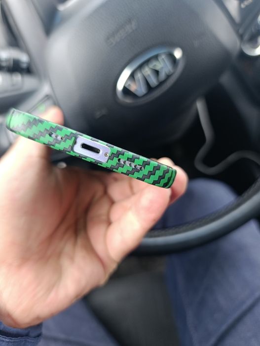 Айфон 12 в хорошем состояние