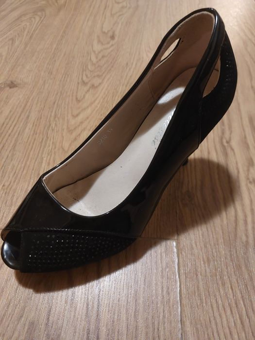 Pantofi cu toc pentru ocazii