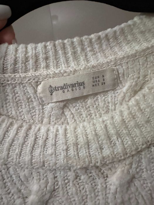Бял пуловер Stradivarius - размер S