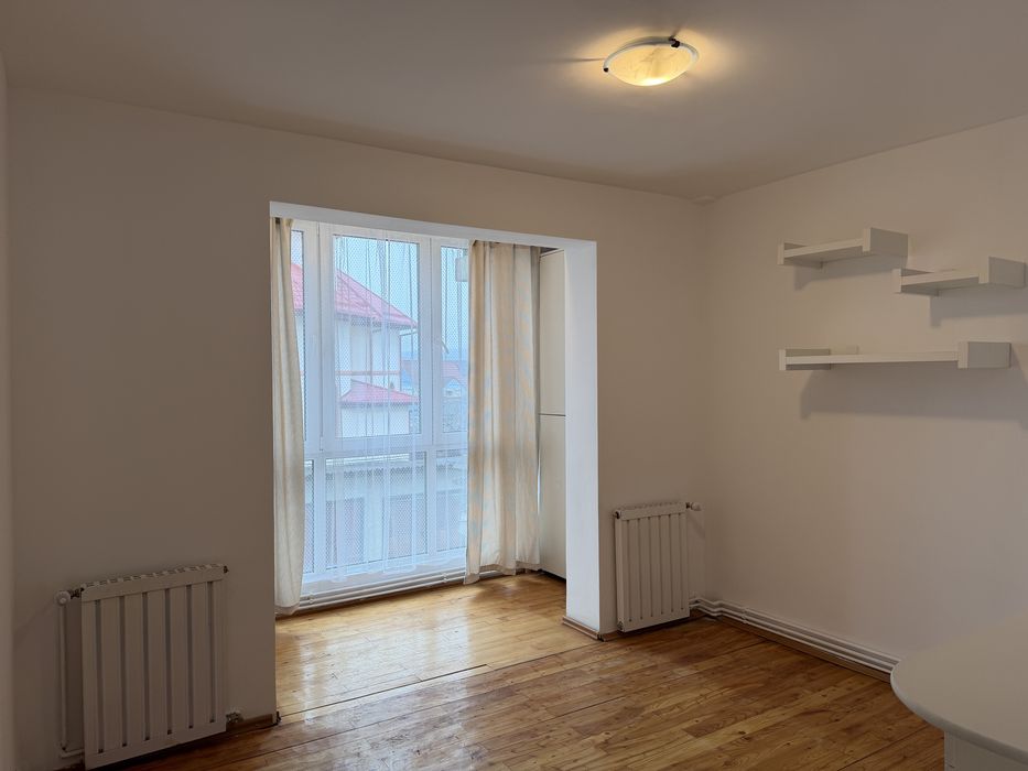 De închiriat apartament 3 camere Reghin