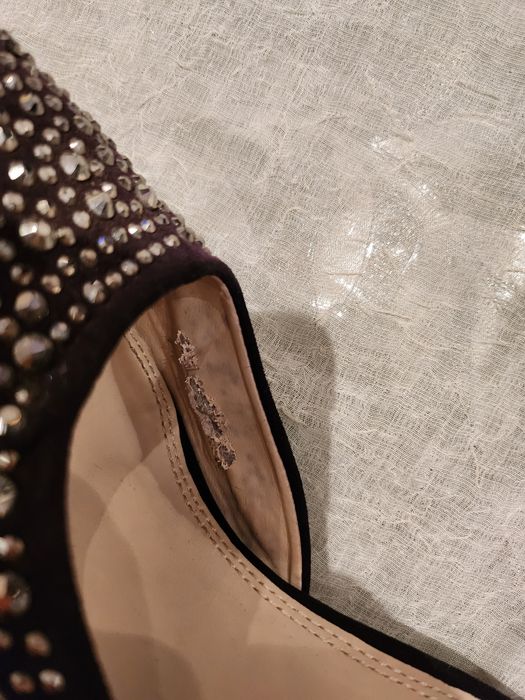 Блестящи обувки с висок ток