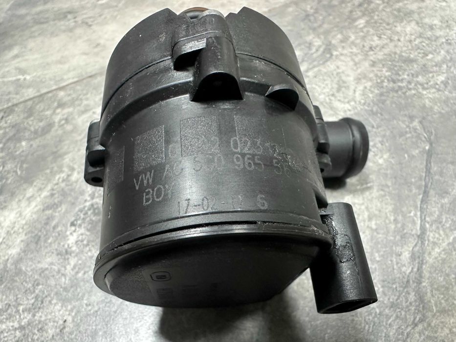 Volkswagen Pump BOSCH 5C0965567
