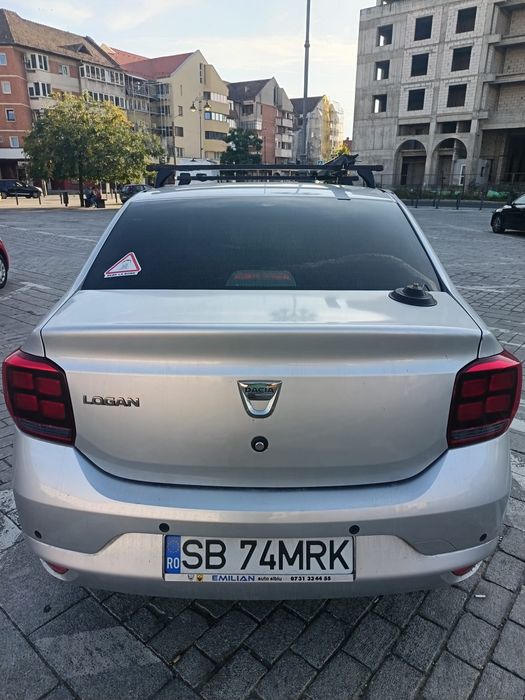 Vând Dacia Logan
