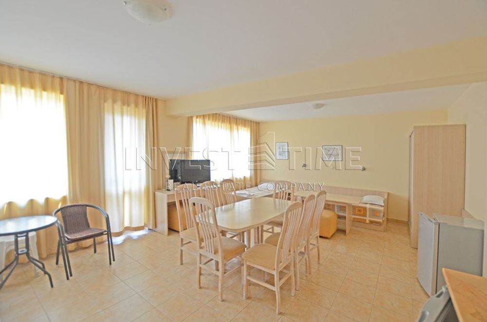 Голям тристаен апартамент в центъра на с. Кранево