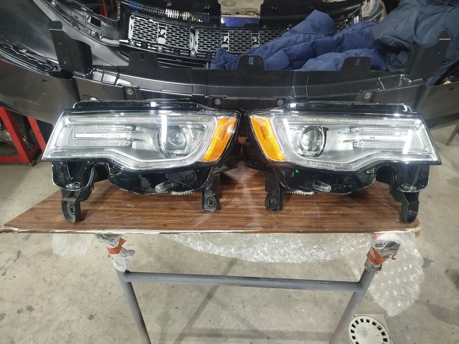 Фарове за jeep grand Cherokee wk2