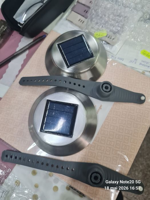 Lampă solară pentru piscină
