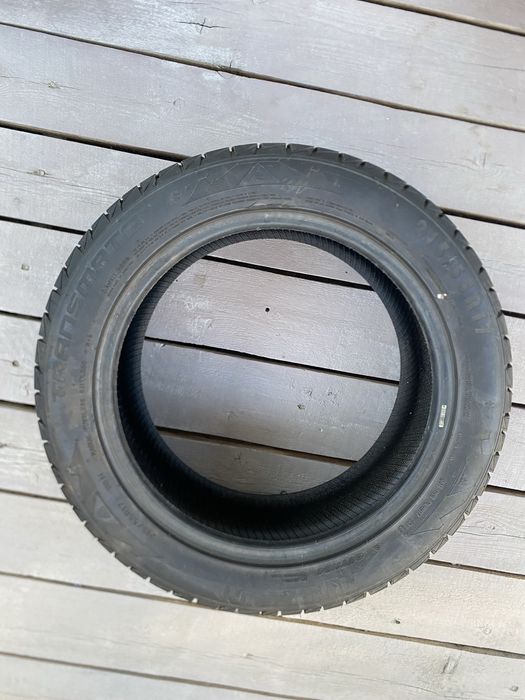 Зимние покрышки 215/55R17