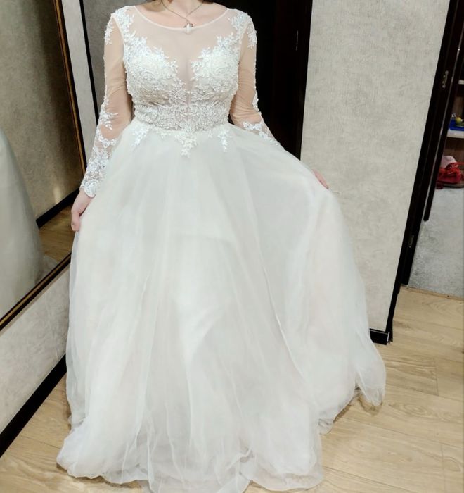 Продам свадебное платье (размер 44-48)