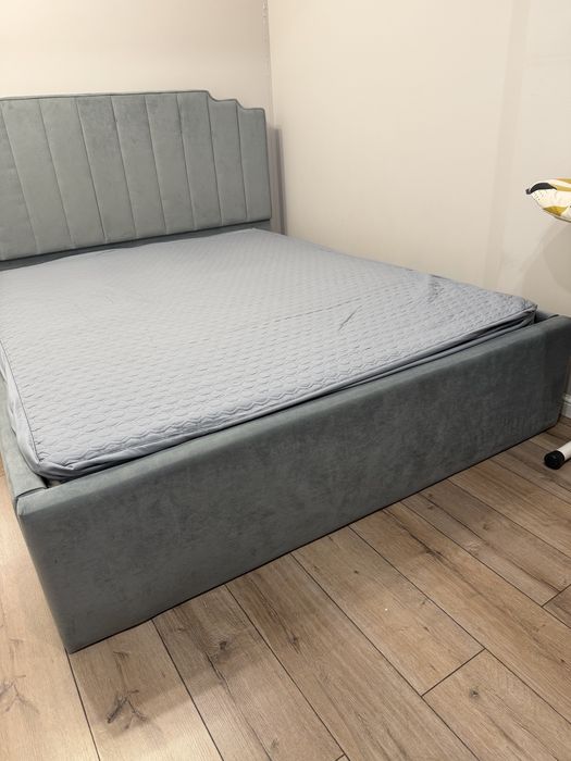 Продам кровать с матрасом