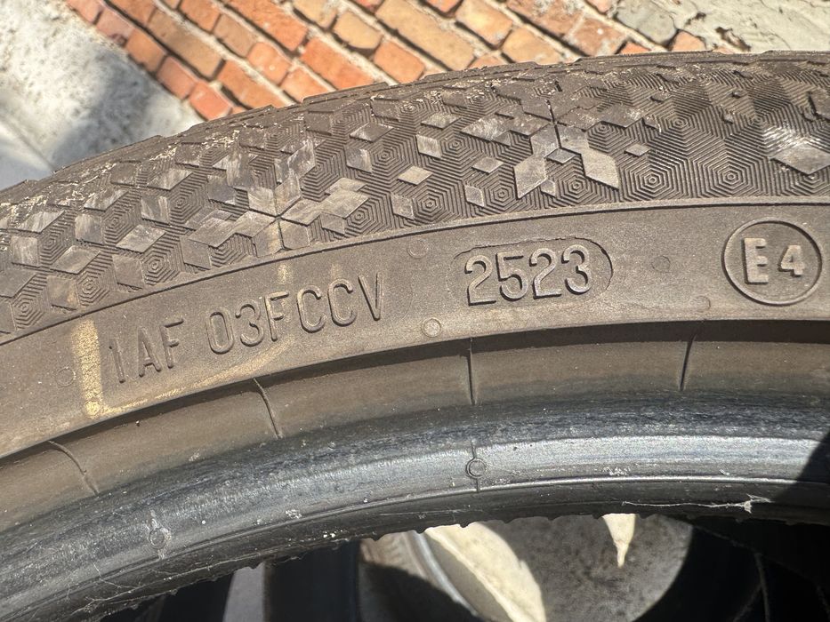 DUNLOP 255/40/21 зимни гуми