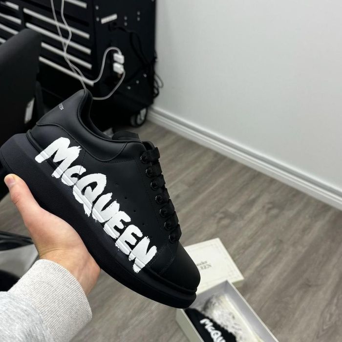 McQeen Graffiti black *calitate premium* Full Box*