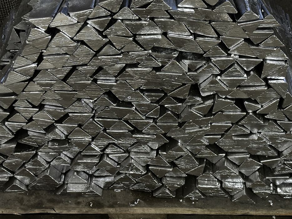 Plumb lingouri 2,5kg bucata