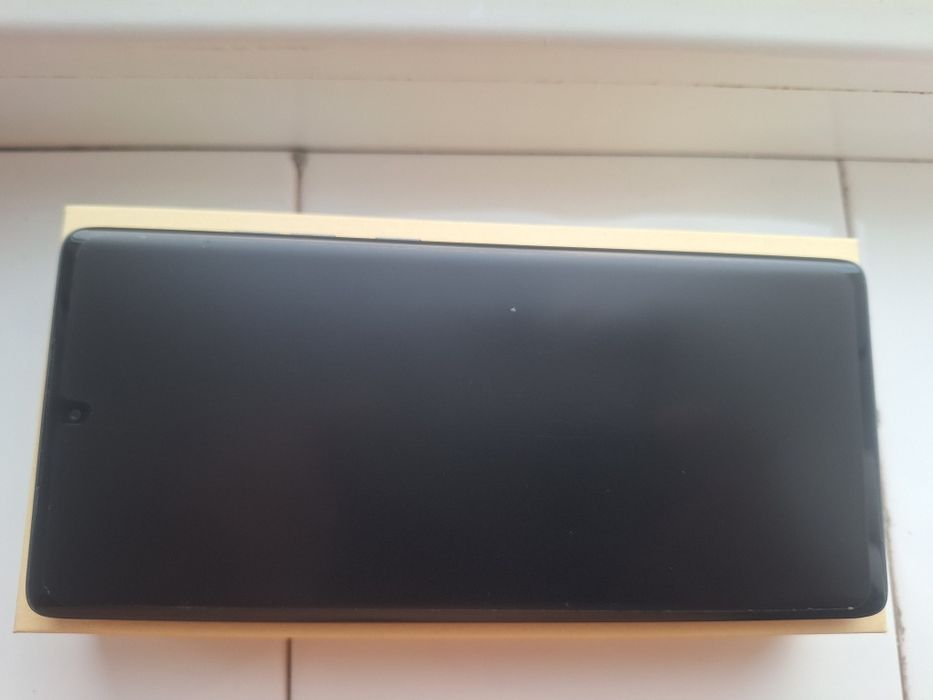 Vand telefon Motorola g 85,dual sim,negru 8GB ram 256 GB memorie interna,telefonul funcționează  și arată foarte bine.