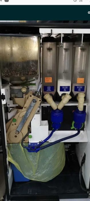 Vand aparate de cafea si cedez si locatia