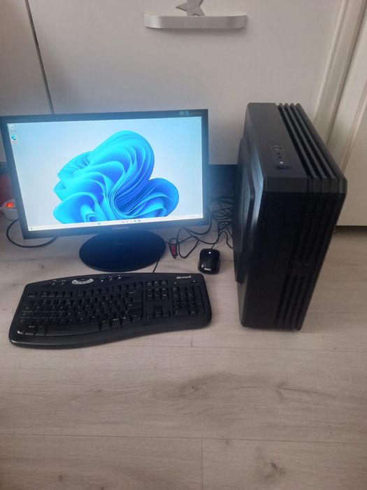 Calculator complet Intel Pentium G4600 8GB RAM SSD 128GB Monitor Samsung Tastatura Mouse Windows 11