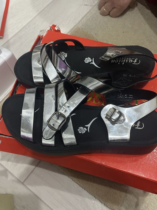 Женские туфли, сандали