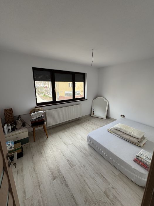 Vând apartament cu 3 camere