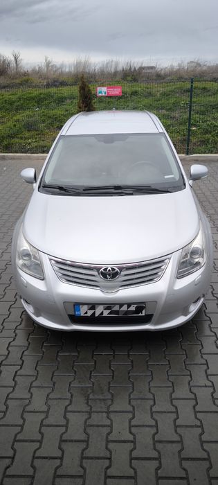 Продавам Toyota Avensis