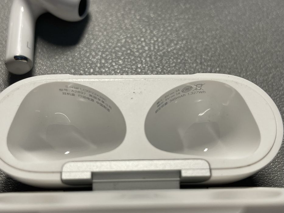 Продам Apple AirPods (3rd generation)