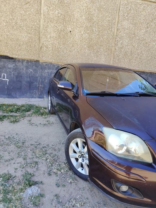 Машина Тайота Авенсис
