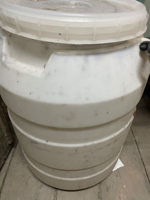 Голям бидон с винтов капак