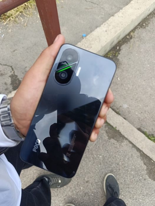 Продам срочно Poco f7 512/16