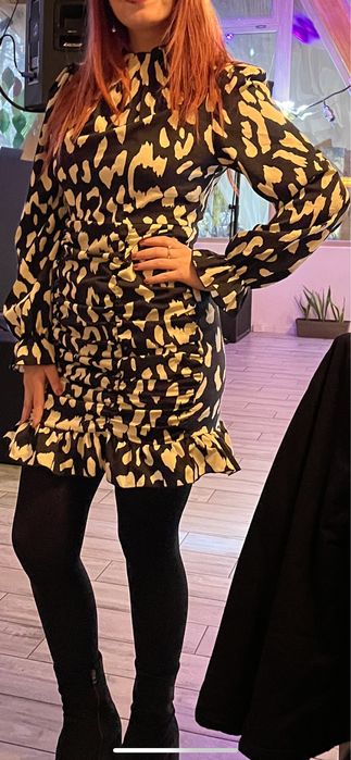 Rochie de zi, potrivit toamna, iarna, primavara.