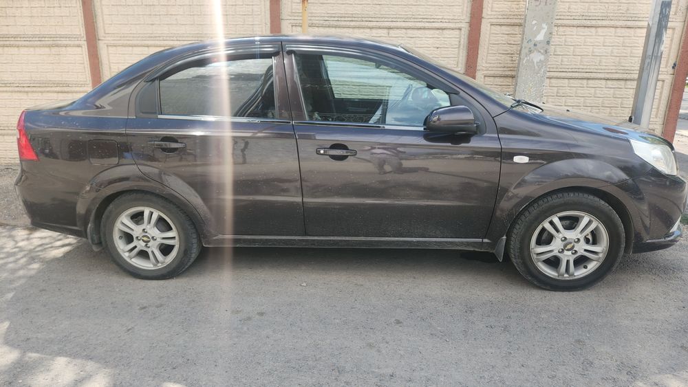 Продаётс автомобил нексия 3