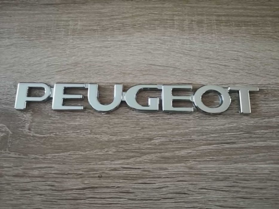 сребрист надпис Peugeot стар стил