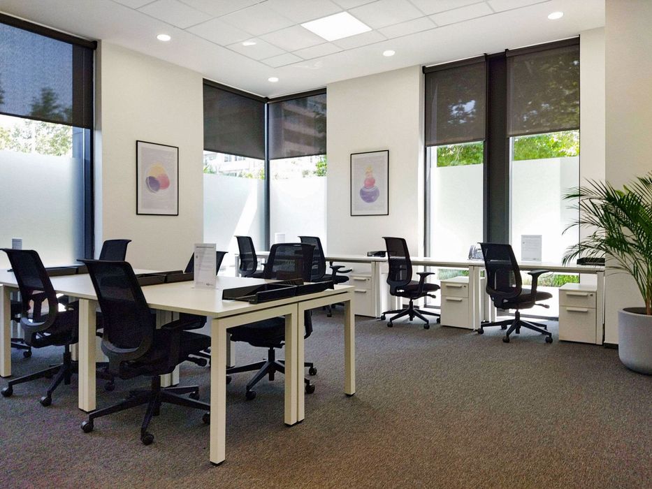 Дава се под наем Офис в Пловдив, Каменица 1 - 30 кв.м за 1141.89 € - Снимка #2