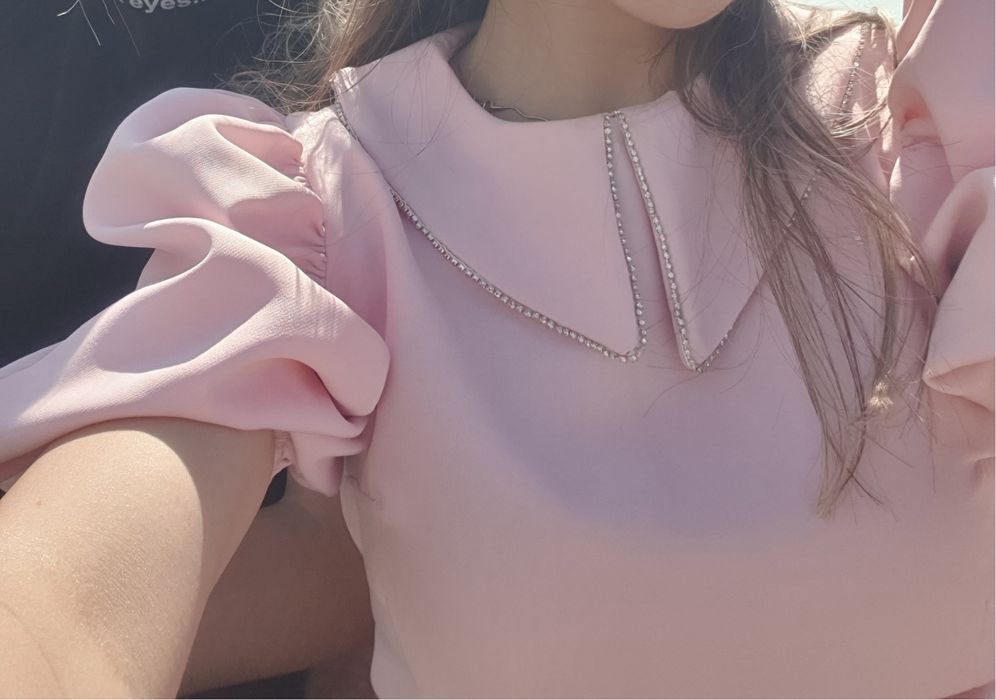 Розовое платье со стразами