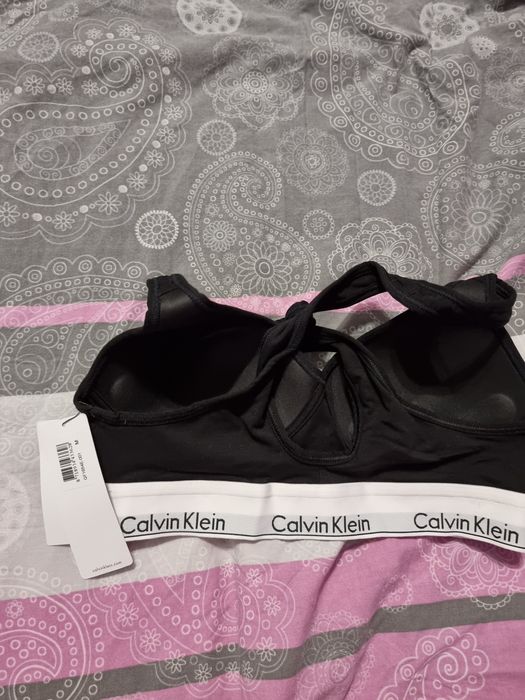 Сутиен и спортно горнище на calvin klein