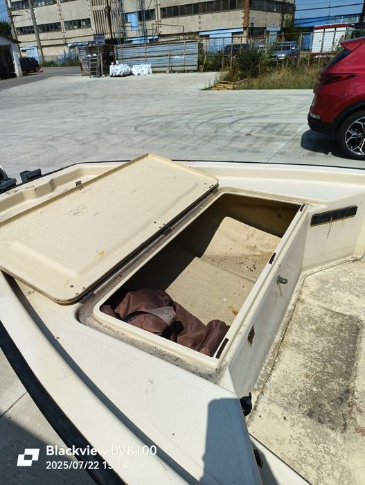 Barcă K-maxx 545 cu peridoc dedicat