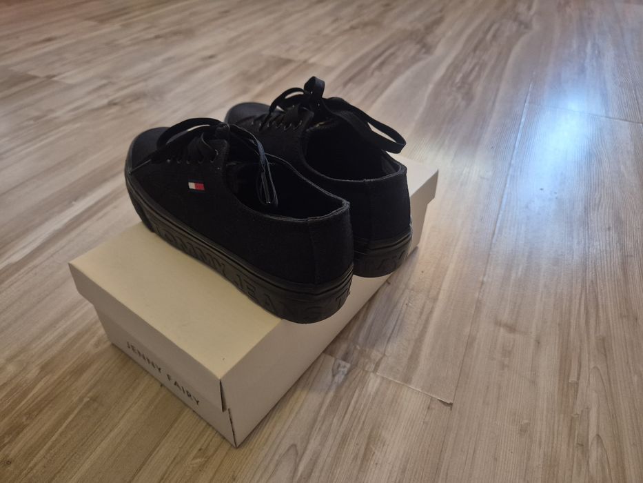 Tommy Hilfiger, 36, Damă