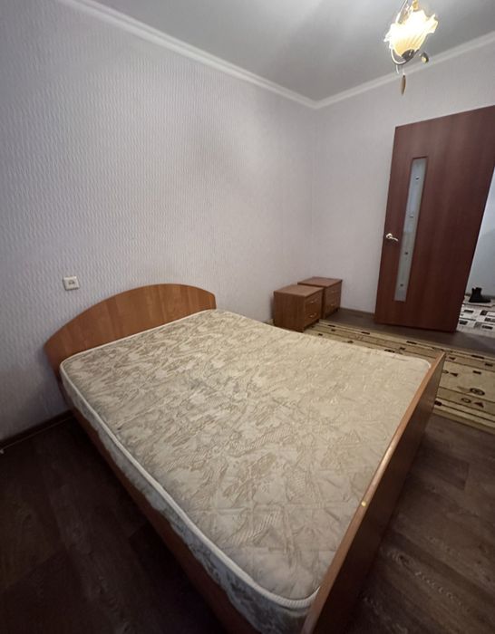 Продам кровать двуспальную с матрасом