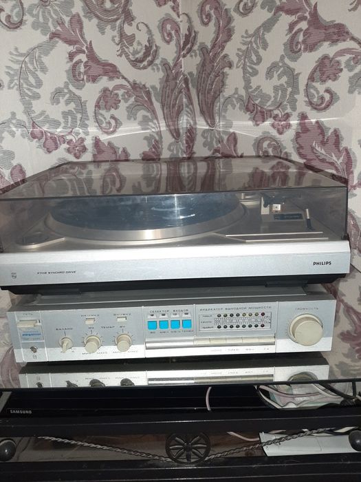 Проигрыватель виниловых пластинок