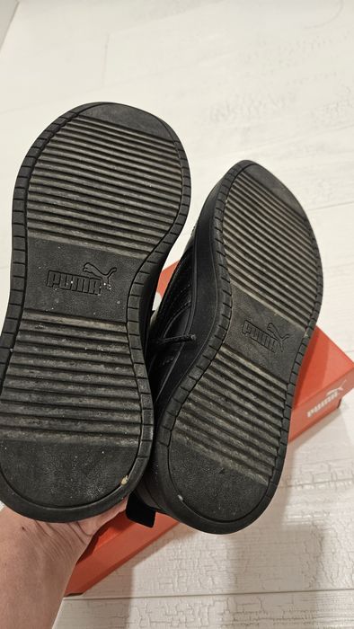 Кроссовки фирменные