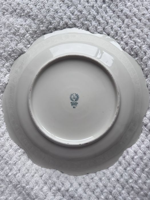 Красива порцеланова чиния