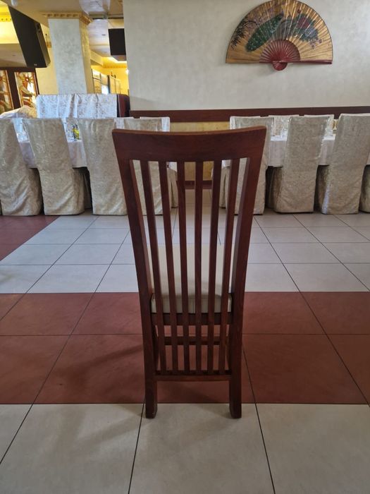 Scaune din lemn masiv