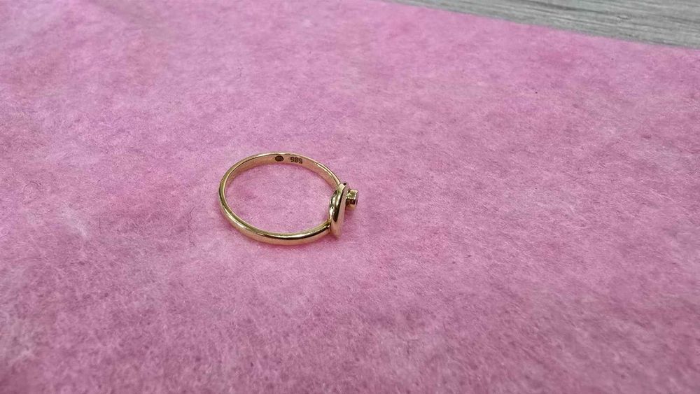 Златен пръстен 14 карата 585 / с диамант