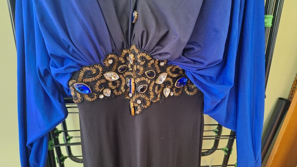 Продается платье. По 2000 тг.