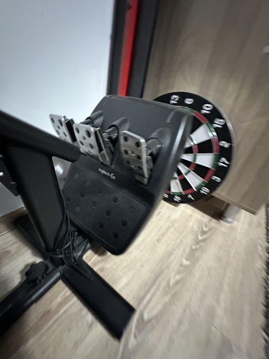Volan cu pedale si schimbator logitech ( fara scaun )