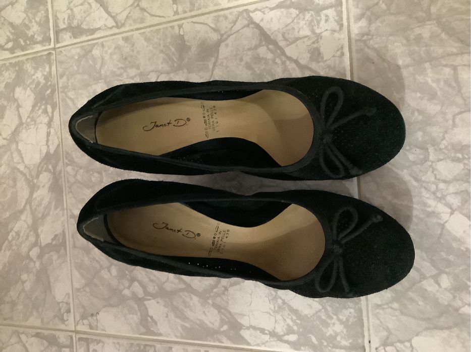 Чисто нови обувки от естествен велур