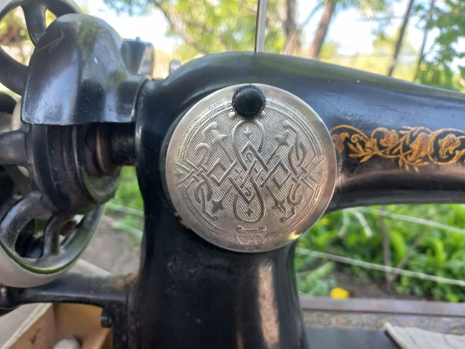 Продам две швейные машинки