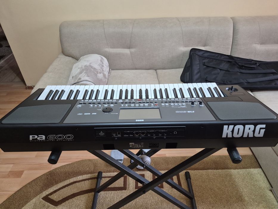 Korg Pa600 aproape nou