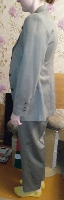 Женский костюм .