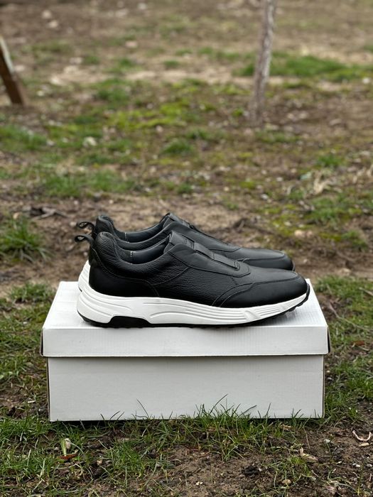 Кроссовки кожанные.